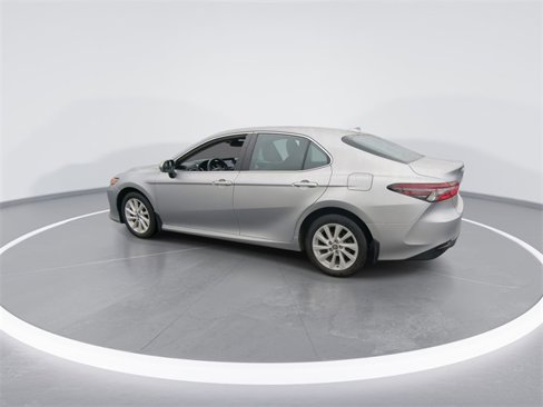 Used 2021 Toyota Camry LE image 6