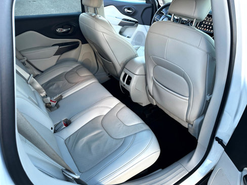 Used 2019 Jeep Cherokee Limited image 19