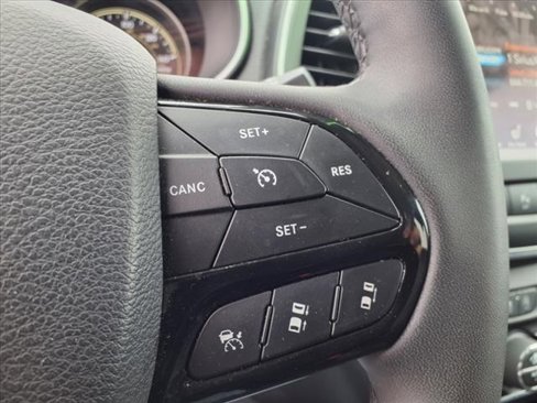 Used 2023 Jeep Cherokee Altitude Lux image 23