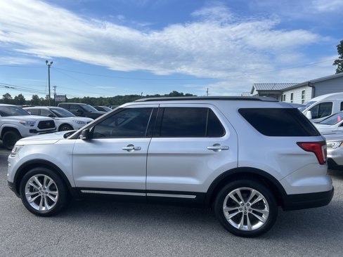 Used 2019 Ford Explorer XLT w/ Equipment Group 202A image 4