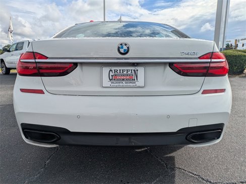 Used 2017 BMW 740i image 4