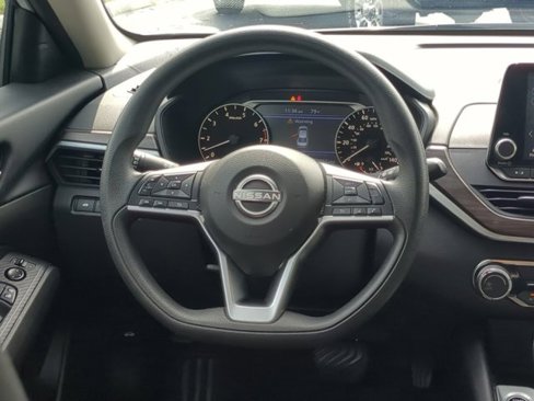 Used 2024 Nissan Altima 2.5 SV image 14