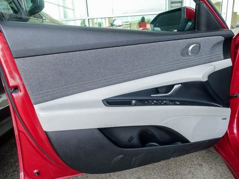 Used 2021 Hyundai Elantra Limited image 6