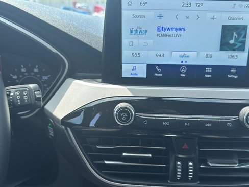 Used 2022 Ford Escape SE w/ SE Sport Appearance Package image 16