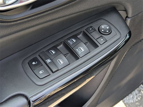 Used 2023 Jeep Cherokee Altitude Lux image 14