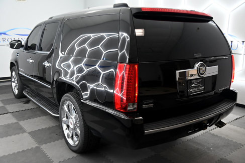 Used 2011 Cadillac Escalade ESV Luxury image 2