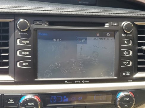 Used 2016 Toyota Highlander XLE image 4