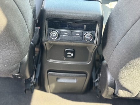 Used 2018 GMC Acadia SLE image 24