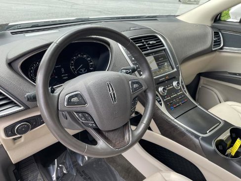 Used 2017 Lincoln MKX Reserve w/ Driver Assistance Package image 16