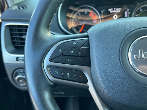 Used 2019 Jeep Cherokee Latitude Plus w/ Cold Weather Group image 8