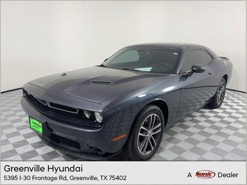 Used 2019 Dodge Challenger SXT image 1