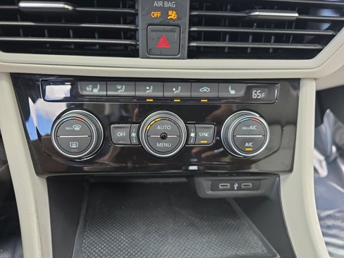Used 2021 Volkswagen Jetta SE w/ SE Cold Weather Package image 23