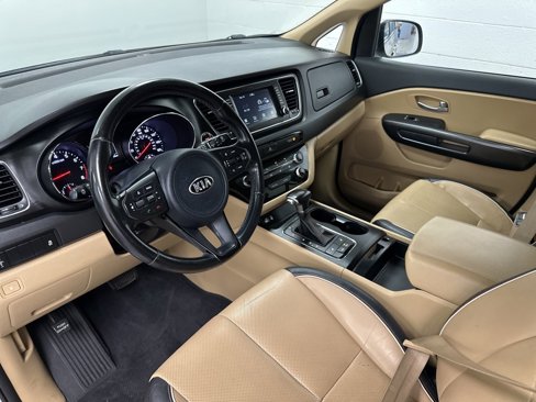 Used 2017 Kia Sedona LX w/ LX Essentials Premium Package image 20
