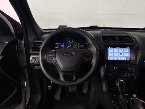 Used 2018 Ford Explorer XLT w/ Equipment Group 202A image 25
