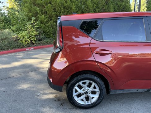 Used 2023 Kia Soul LX w/ LX Technology Package image 13