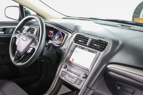 Used 2019 Ford Fusion SE image 25