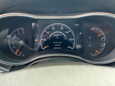 Used 2016 Jeep Grand Cherokee Laredo 75th Anniversary image 28