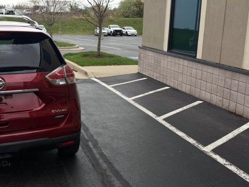 Used 2014 Nissan Rogue SV w/ SV Family Package image 12