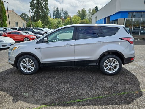 Used 2017 Ford Escape SE image 2
