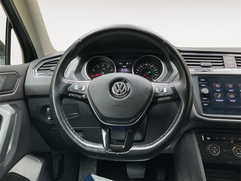 Used 2018 Volkswagen Tiguan SE image 18