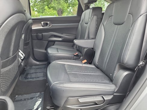 Used 2022 Kia Sorento S image 14