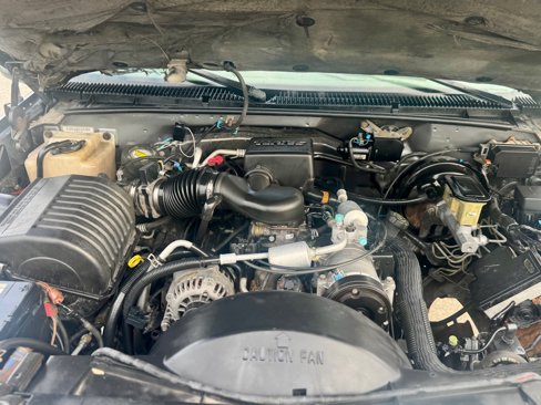 Used 1999 Chevrolet Suburban 4WD w/ Preferred Equipment Group 2 image 13
