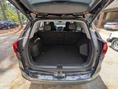 Used 2022 GMC Terrain SLT w/ Infotainment Package II image 13
