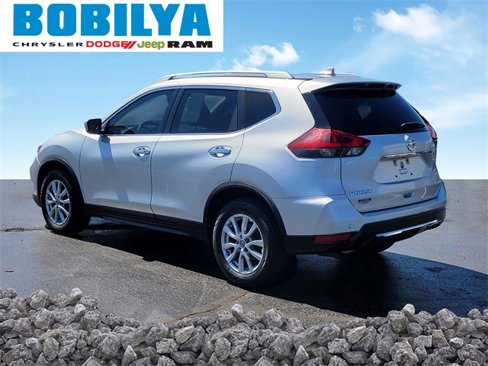 Used 2020 Nissan Rogue SV image 4