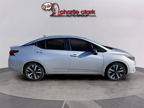 Used 2021 Nissan Versa SR image 7