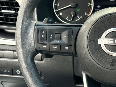 Used 2023 Nissan Rogue SV image 16