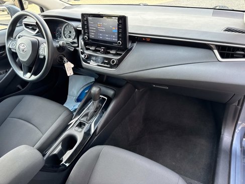 Used 2022 Toyota Corolla LE image 12
