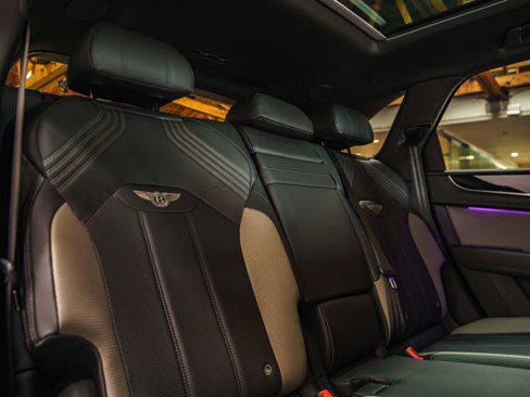 Used 2022 Bentley Bentayga image 25