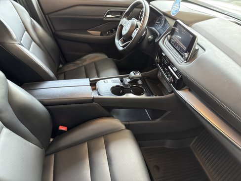 Used 2021 Nissan Rogue SV w/ Premium Package image 19