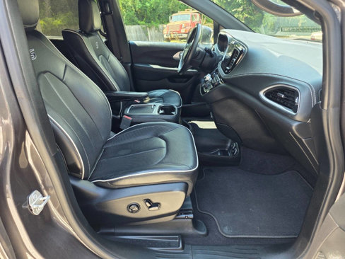 Used 2018 Chrysler Pacifica Limited w/ S Appearance Package image 25