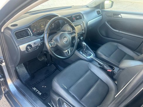 Used 2011 Volkswagen Jetta TDI image 11