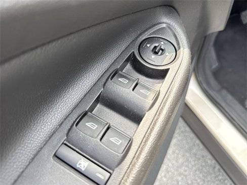 Used 2018 Ford Escape SE w/ SE Sync 3 Package image 16