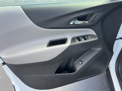 Used 2023 Chevrolet Equinox LT w/ Driver Convenience Package image 8
