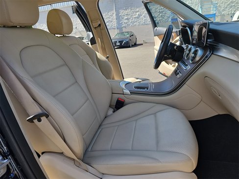 Used 2021 Mercedes-Benz GLC 300 4MATIC image 10