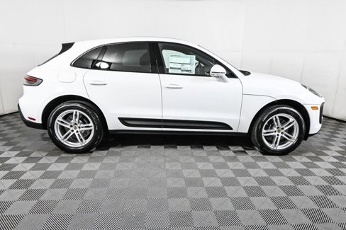 Certified 2025 Porsche Macan image 28