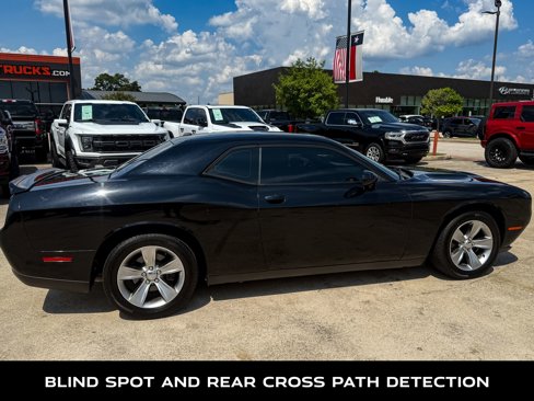 Used 2018 Dodge Challenger SXT w/ Driver Convenience Group image 9