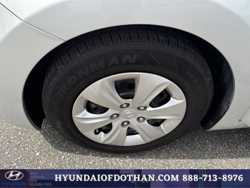 Used 2016 Hyundai Elantra SE image 19