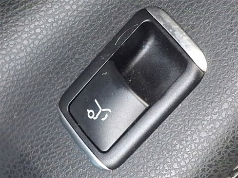 Used 2020 Mercedes-Benz GLA 250 4MATIC w/ Premium Package image 27