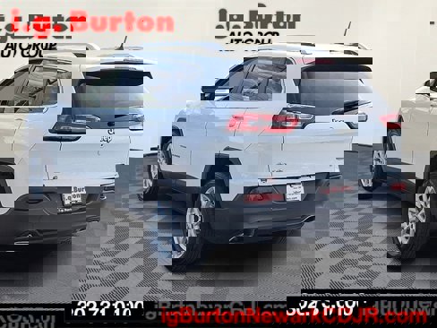 Certified 2018 Jeep Cherokee Latitude w/ Cold Weather Group image 4