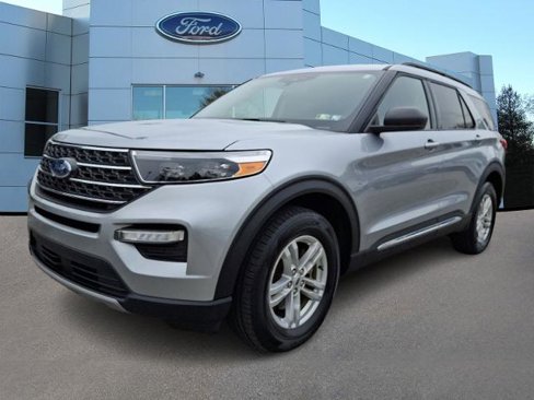Certified 2022 Ford Explorer XLT w/ Equipment Group 202A image 3