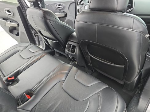 Used 2020 Jeep Cherokee Limited image 11