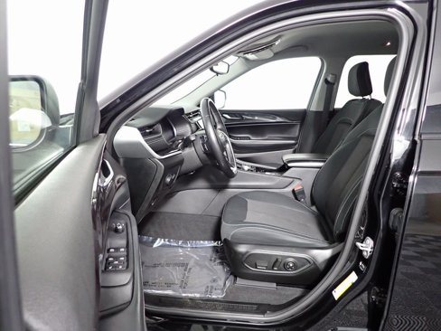 Used 2022 Jeep Grand Cherokee L Laredo w/ Luxury Tech Group I image 21