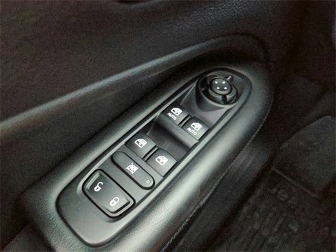 Used 2018 Jeep Compass Latitude image 32