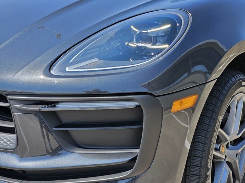 Certified 2025 Porsche Macan image 13