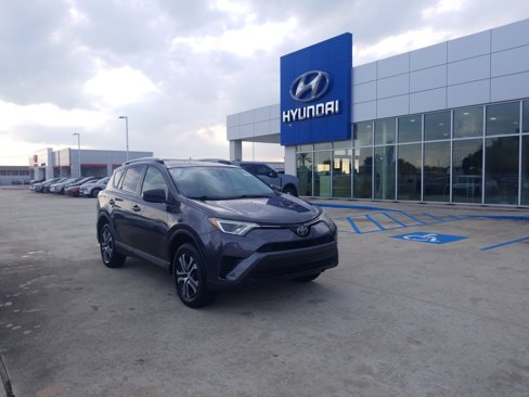 Used 2017 Toyota RAV4 LE image 1