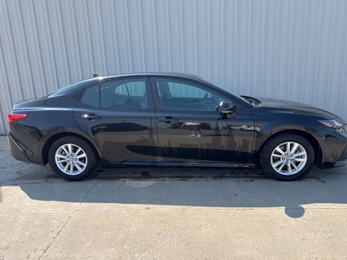 Used 2025 Toyota Camry LE image 16
